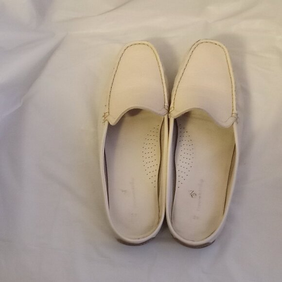 Greenwich Village shoes slip on loaf flat open in the back cream color size 40. - Picture 2 of 6